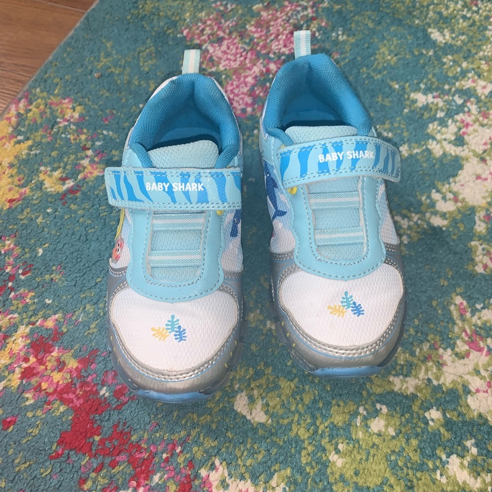 Baby Shark Girls Sneakers 10